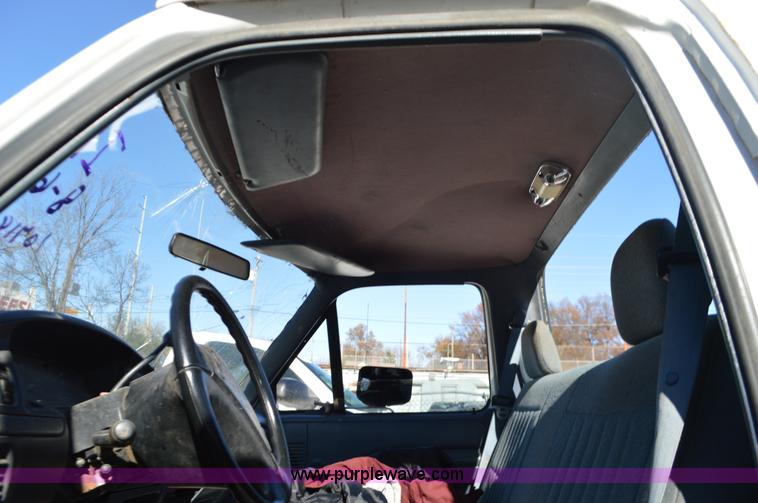 image for item L4514 1993 Ford F250 pickup truck