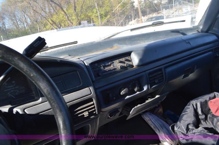image for item L4514 1993 Ford F250 pickup truck