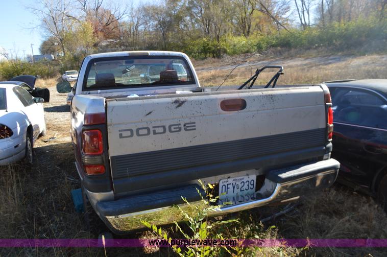 image for item L4517 1995 Dodge Ram 1500 pickup truck