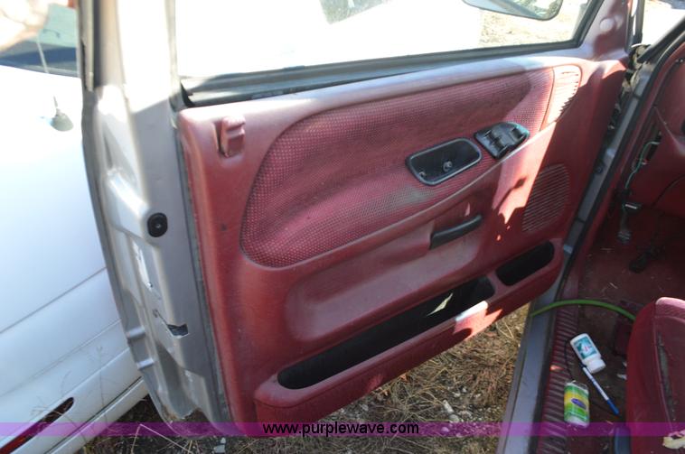 image for item L4517 1995 Dodge Ram 1500 pickup truck