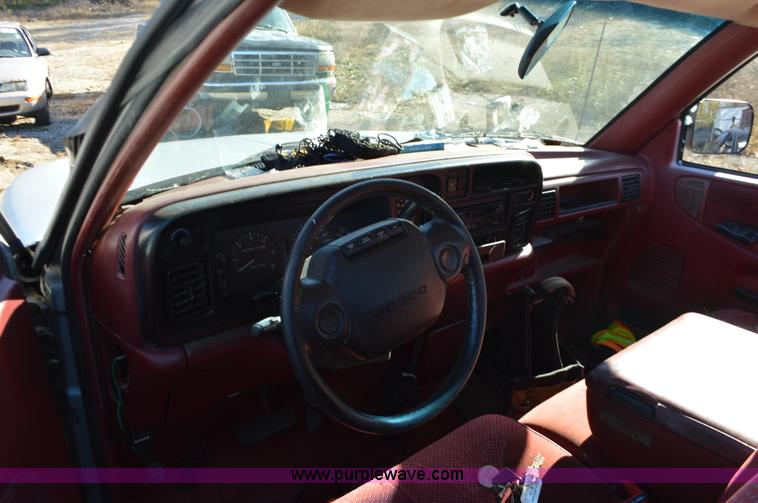 image for item L4517 1995 Dodge Ram 1500 pickup truck