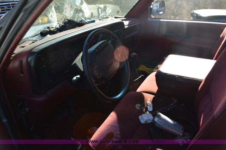 image for item L4517 1995 Dodge Ram 1500 pickup truck