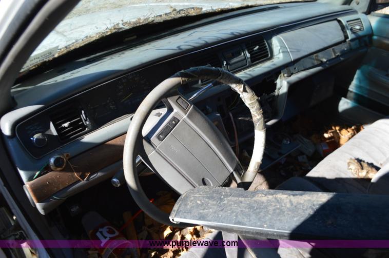 image for item L4520 1993 Ford Crown Victoria