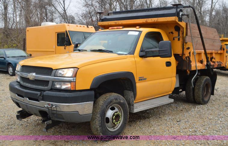 image for item L4545 2003 Chevrolet Silverado 3500 dump bed truck