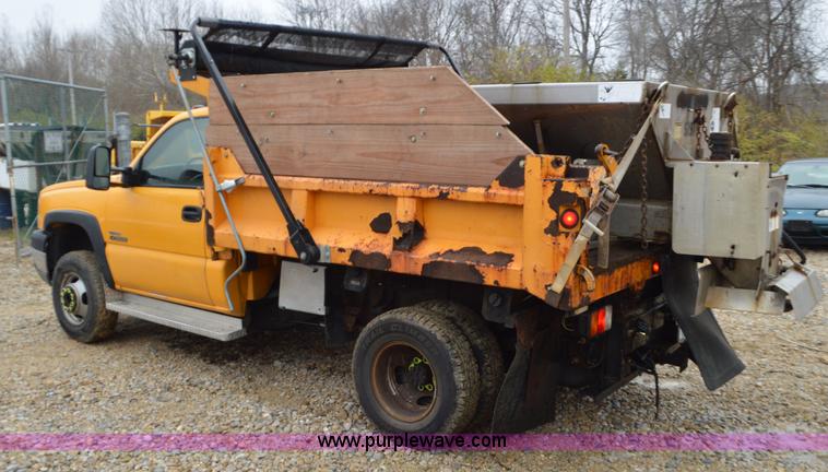 image for item L4545 2003 Chevrolet Silverado 3500 dump bed truck