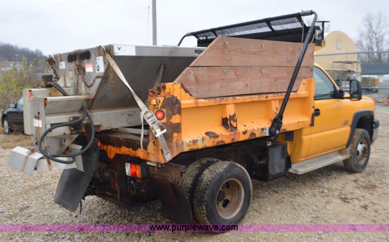 image for item L4545 2003 Chevrolet Silverado 3500 dump bed truck