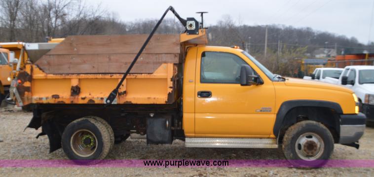 image for item L4545 2003 Chevrolet Silverado 3500 dump bed truck