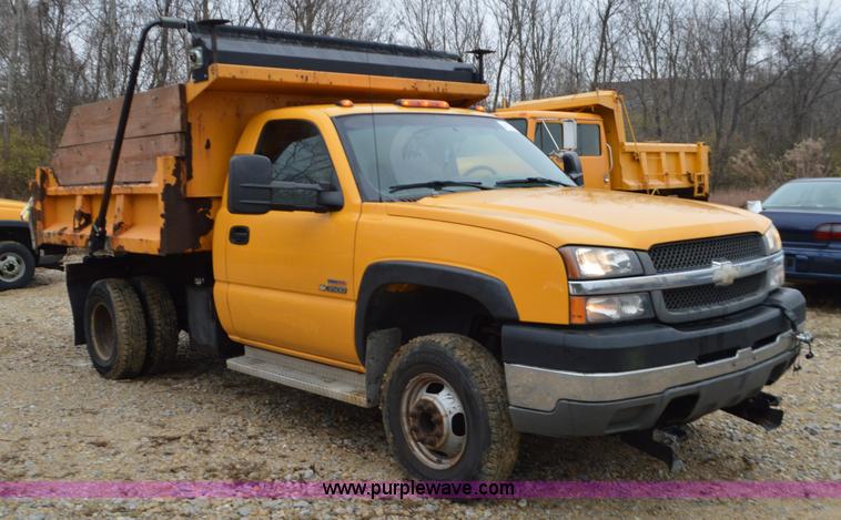image for item L4545 2003 Chevrolet Silverado 3500 dump bed truck