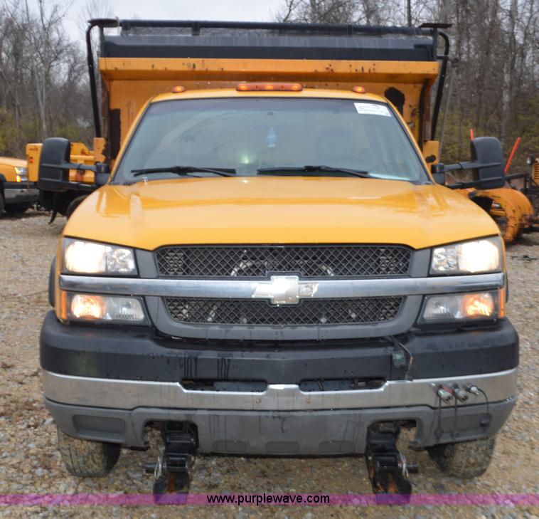image for item L4545 2003 Chevrolet Silverado 3500 dump bed truck