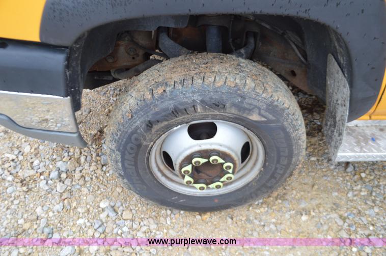 image for item L4545 2003 Chevrolet Silverado 3500 dump bed truck