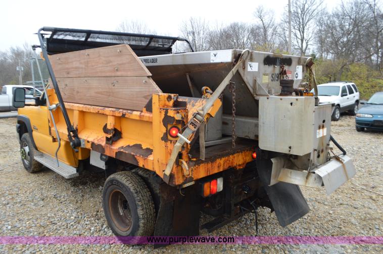 image for item L4545 2003 Chevrolet Silverado 3500 dump bed truck
