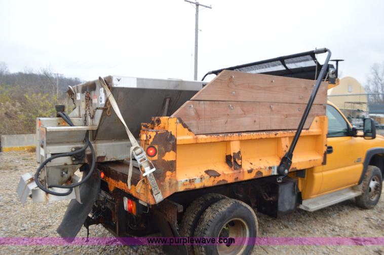 image for item L4545 2003 Chevrolet Silverado 3500 dump bed truck