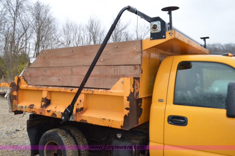 image for item L4545 2003 Chevrolet Silverado 3500 dump bed truck