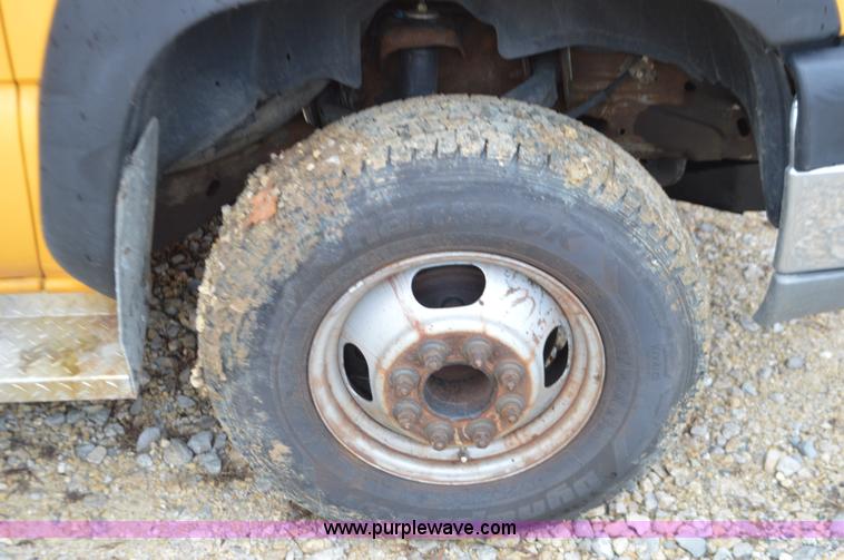 image for item L4545 2003 Chevrolet Silverado 3500 dump bed truck