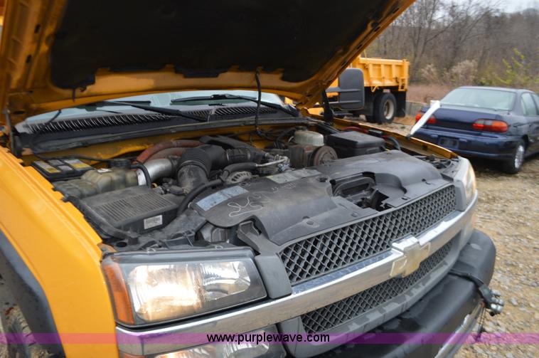 image for item L4545 2003 Chevrolet Silverado 3500 dump bed truck