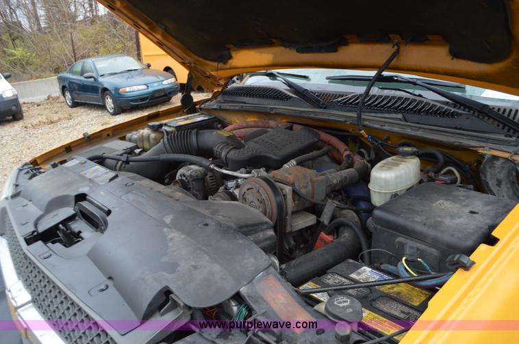 image for item L4545 2003 Chevrolet Silverado 3500 dump bed truck