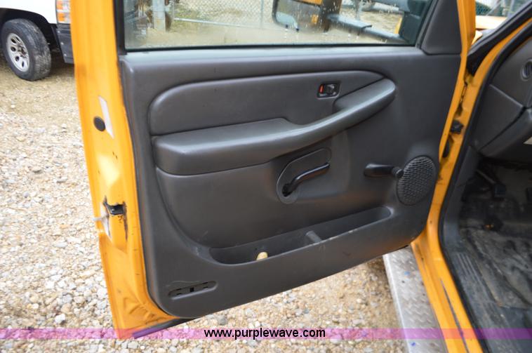 image for item L4545 2003 Chevrolet Silverado 3500 dump bed truck