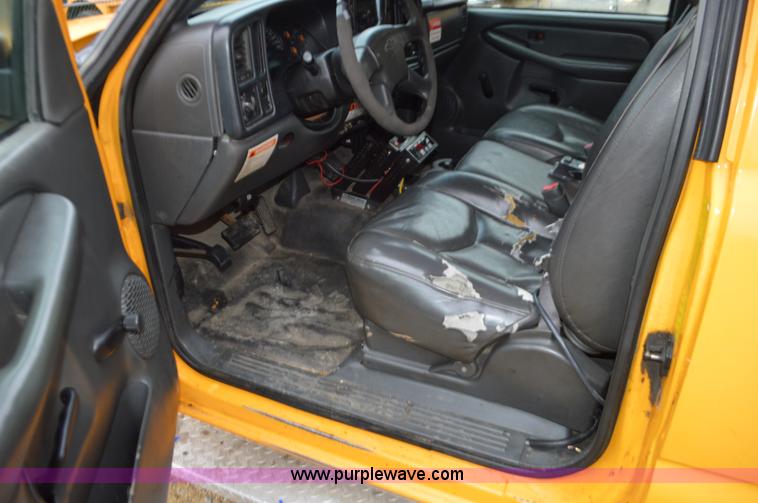 image for item L4545 2003 Chevrolet Silverado 3500 dump bed truck