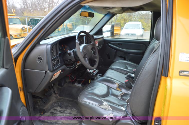 image for item L4545 2003 Chevrolet Silverado 3500 dump bed truck