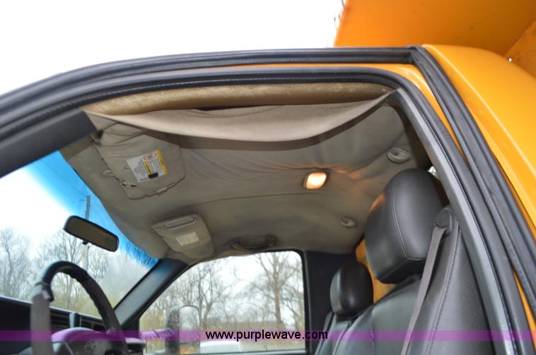 image for item L4545 2003 Chevrolet Silverado 3500 dump bed truck