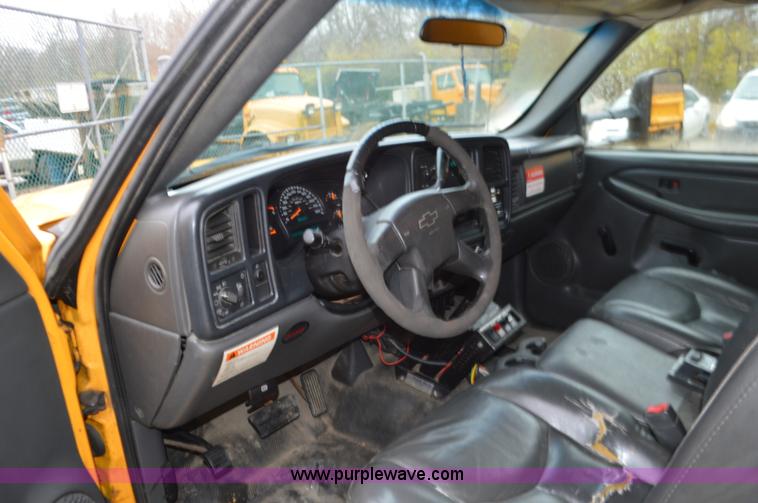 image for item L4545 2003 Chevrolet Silverado 3500 dump bed truck