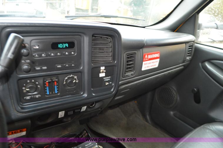 image for item L4545 2003 Chevrolet Silverado 3500 dump bed truck