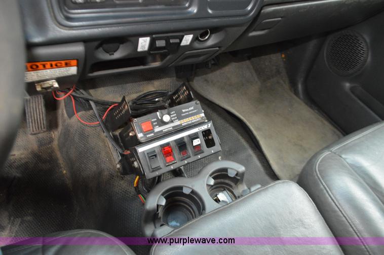 image for item L4545 2003 Chevrolet Silverado 3500 dump bed truck