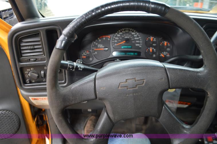 image for item L4545 2003 Chevrolet Silverado 3500 dump bed truck