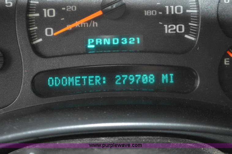 image for item L4545 2003 Chevrolet Silverado 3500 dump bed truck