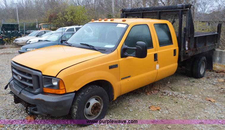 image for item L4546 2001 Ford F350 Super Duty Crew Cab flatbed pickup truck