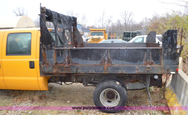 image for item L4546 2001 Ford F350 Super Duty Crew Cab flatbed pickup truck