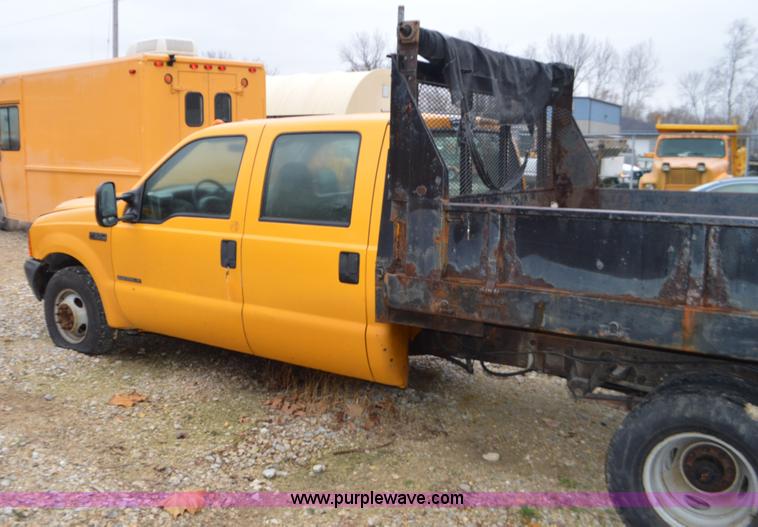 image for item L4546 2001 Ford F350 Super Duty Crew Cab flatbed pickup truck