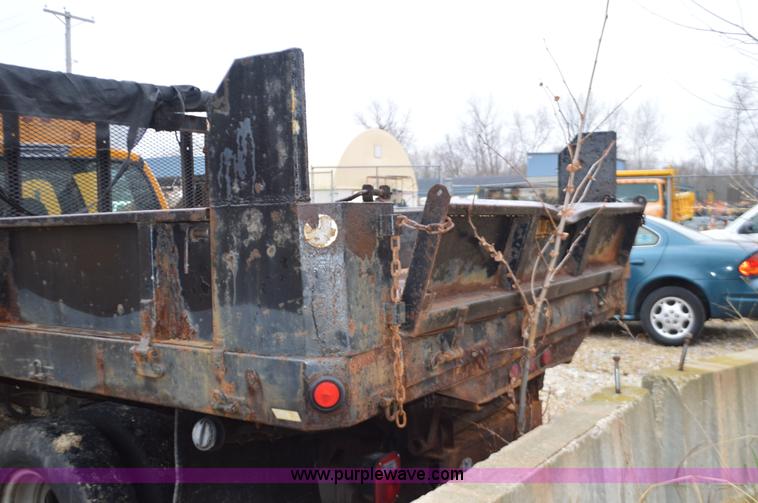 image for item L4546 2001 Ford F350 Super Duty Crew Cab flatbed pickup truck