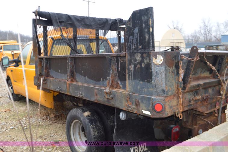 image for item L4546 2001 Ford F350 Super Duty Crew Cab flatbed pickup truck