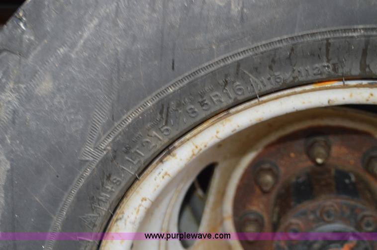 image for item L4546 2001 Ford F350 Super Duty Crew Cab flatbed pickup truck