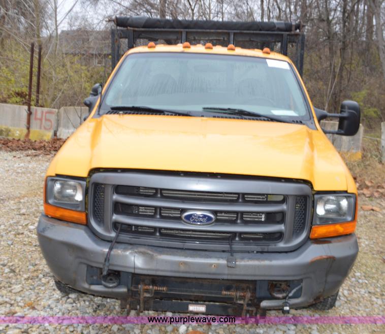 image for item L4546 2001 Ford F350 Super Duty Crew Cab flatbed pickup truck