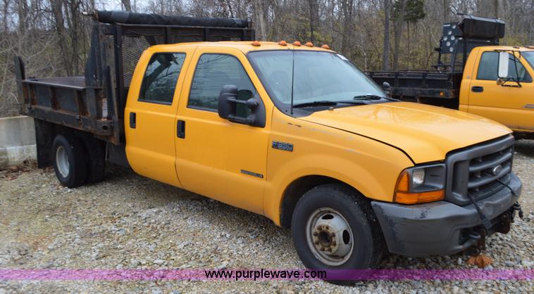 image for item L4546 2001 Ford F350 Super Duty Crew Cab flatbed pickup truck