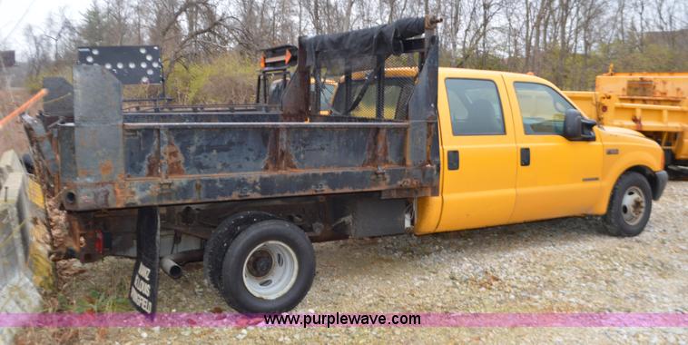 image for item L4546 2001 Ford F350 Super Duty Crew Cab flatbed pickup truck
