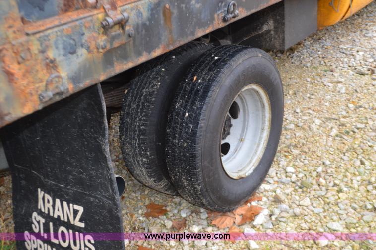 image for item L4546 2001 Ford F350 Super Duty Crew Cab flatbed pickup truck