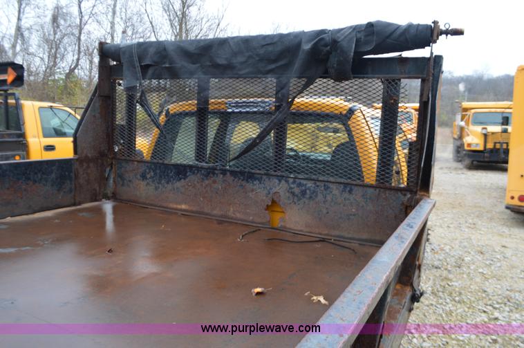 image for item L4546 2001 Ford F350 Super Duty Crew Cab flatbed pickup truck