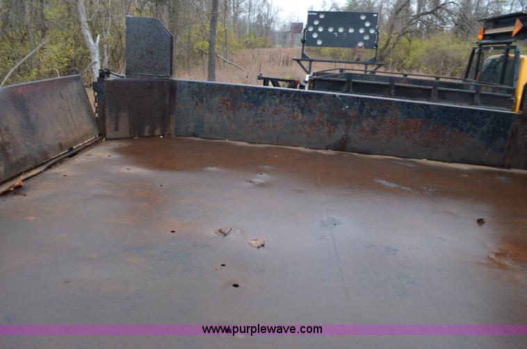 image for item L4546 2001 Ford F350 Super Duty Crew Cab flatbed pickup truck