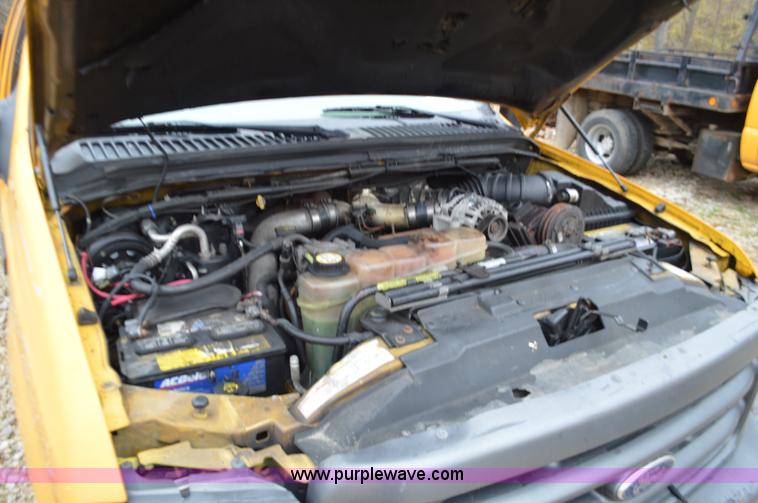 image for item L4546 2001 Ford F350 Super Duty Crew Cab flatbed pickup truck