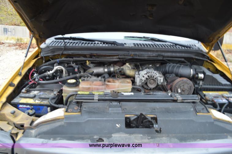 image for item L4546 2001 Ford F350 Super Duty Crew Cab flatbed pickup truck