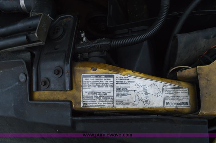 image for item L4546 2001 Ford F350 Super Duty Crew Cab flatbed pickup truck