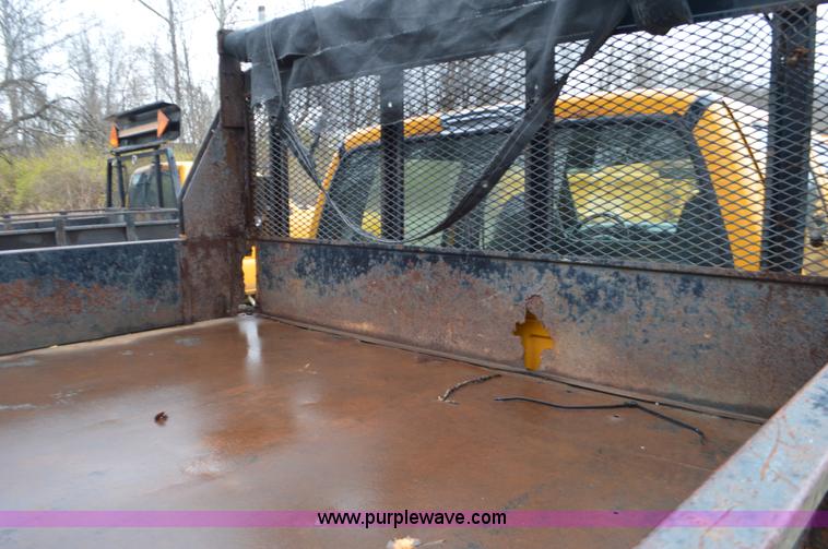 image for item L4546 2001 Ford F350 Super Duty Crew Cab flatbed pickup truck