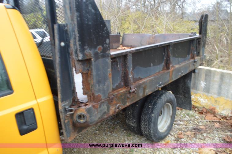 image for item L4546 2001 Ford F350 Super Duty Crew Cab flatbed pickup truck