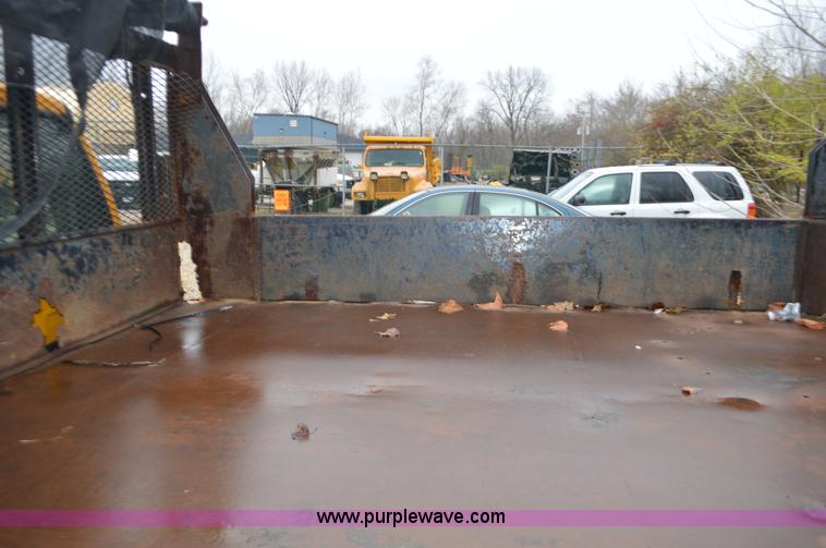 image for item L4546 2001 Ford F350 Super Duty Crew Cab flatbed pickup truck