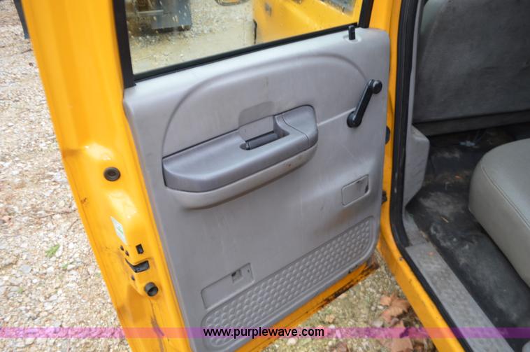 image for item L4546 2001 Ford F350 Super Duty Crew Cab flatbed pickup truck