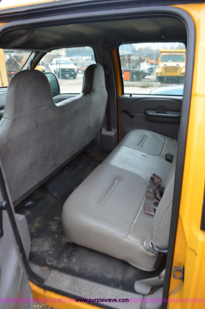 image for item L4546 2001 Ford F350 Super Duty Crew Cab flatbed pickup truck