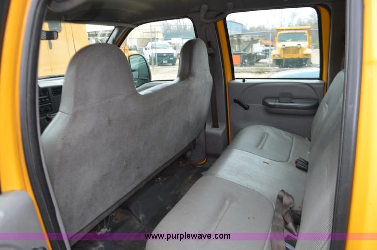 image for item L4546 2001 Ford F350 Super Duty Crew Cab flatbed pickup truck